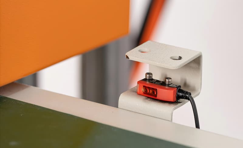 Industrial Print and Apply Labeler